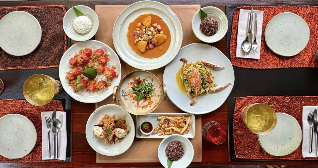 เติมเต็มทริปที่เที่ยวใกล้โรงแรมด้วยมื้อพิเศษที่ Let’s Sea Hua Hin’s Beach Restaurant