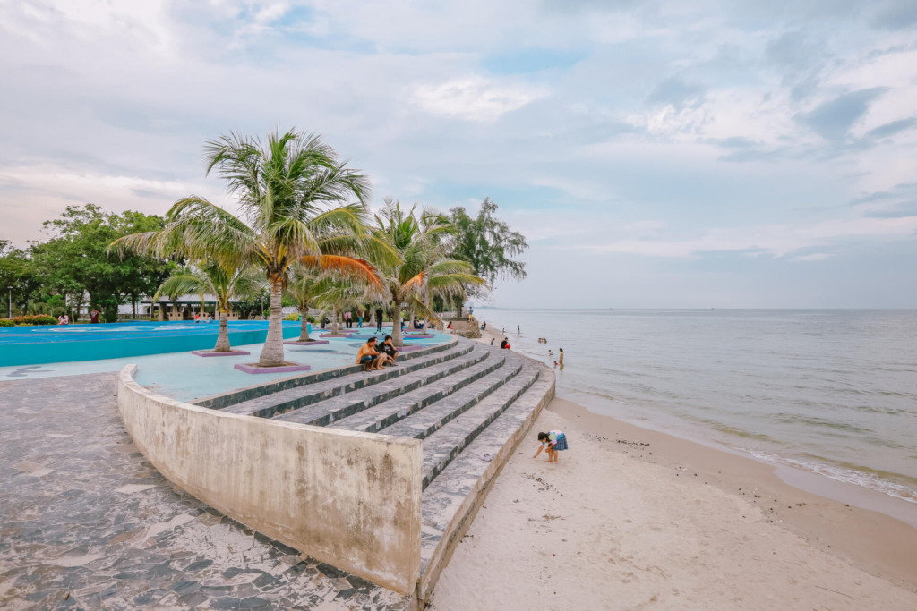 เที่ยวทะเลหัวหิน หาด 19 ไร่ สวนสาธารณะริมชายหาดหัวหิน