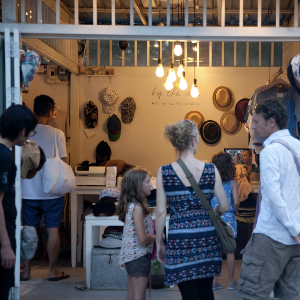 ตลาดกลางคืนและแหล่งเดินเล่นใกล้โรงแรม Loligo Resort Hua Hin