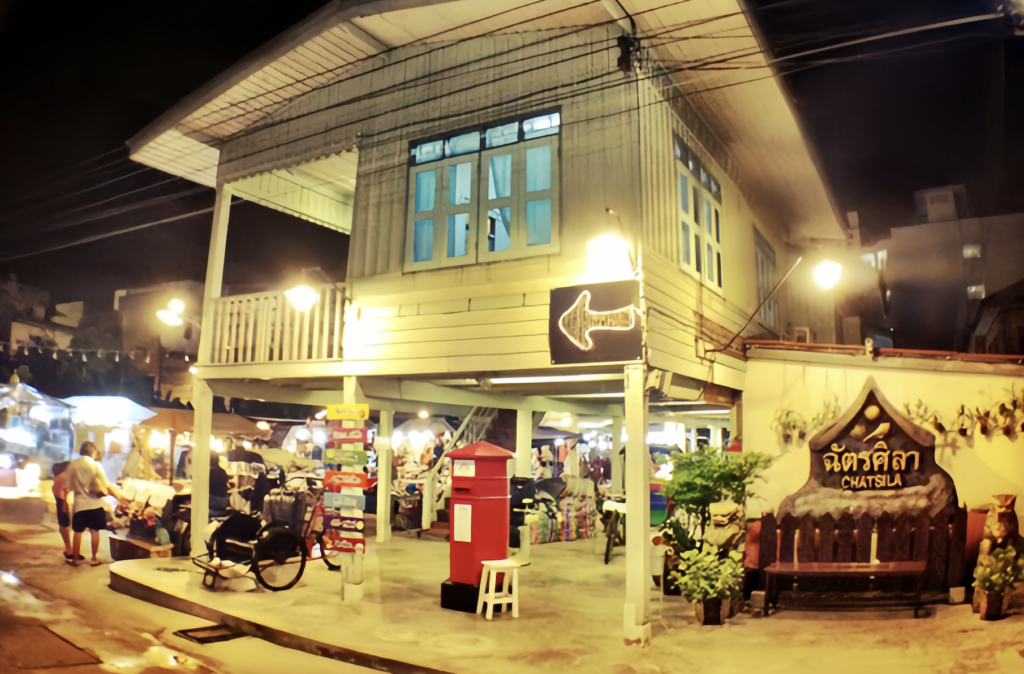 ตลาดโต้รุ่งหัวหินฉัตรศิลา ตกแต่งด้วยของเก่าคลาสสิก ให้กลิ่นอายวินเทจ