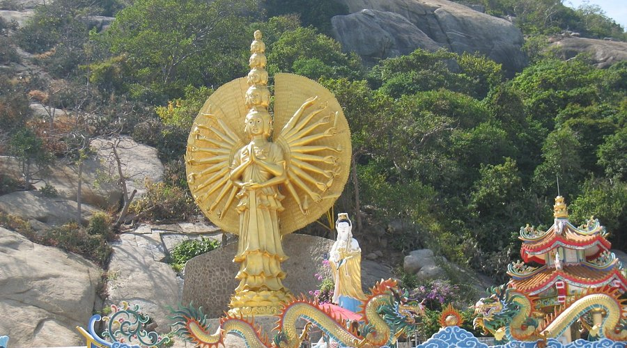 แวะวัดเขาตะเกียบ จัดทริปสำหรับสายมู ไหว้พระวัดดังหัวหิน