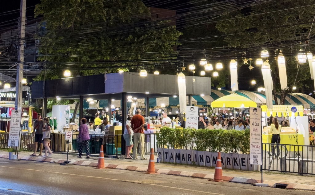 Tamarind Market ถนนคนเดินหัวหิน บรรยากาศคึกคักและของกินแน่น