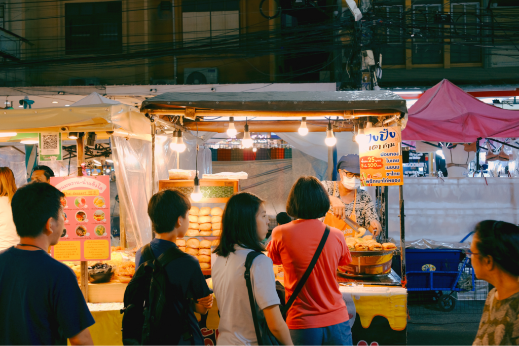ของกินหลากหลายในตลาดโต้รุ่งหัวหิน ถนนคนเดินหัวหิน
