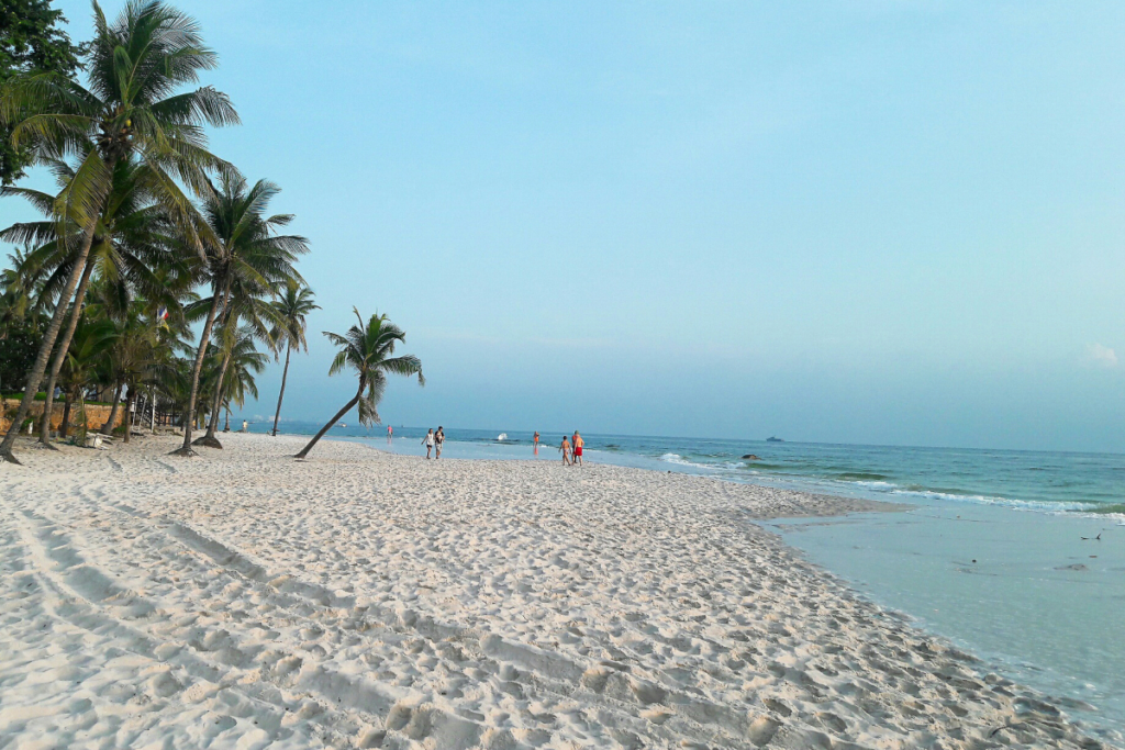 ชายหาดหัวหินหลายโซน เขาตะเกียบ ทรายขาว