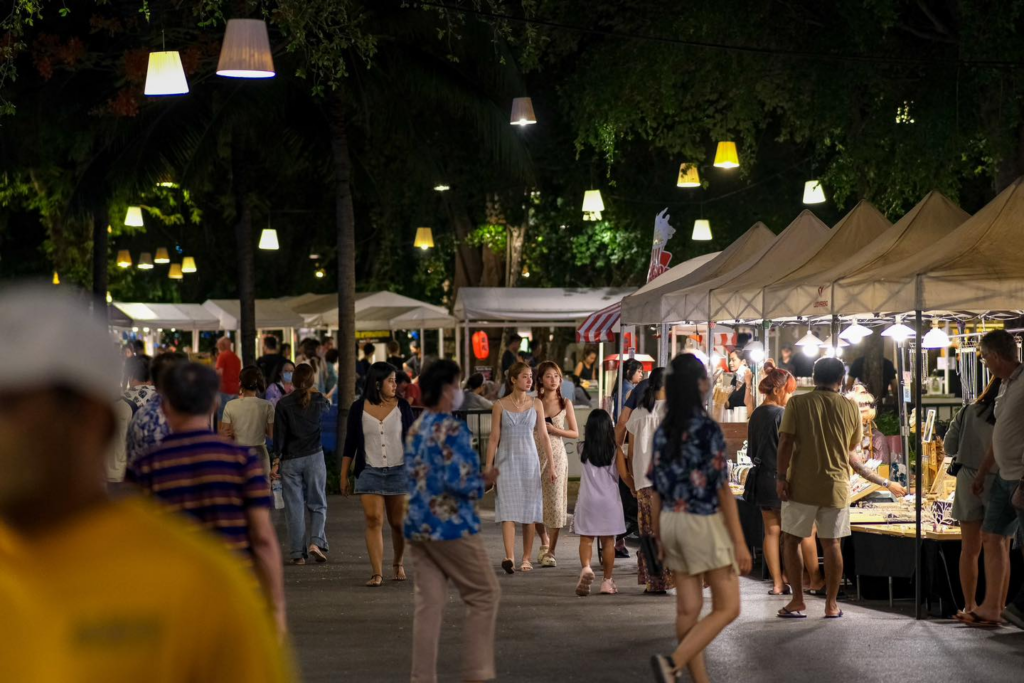 ถนนคนเดินหัวหิน ตลาดซิเคด้า แหล่งรวมงานอาร์ตและของอร่อย