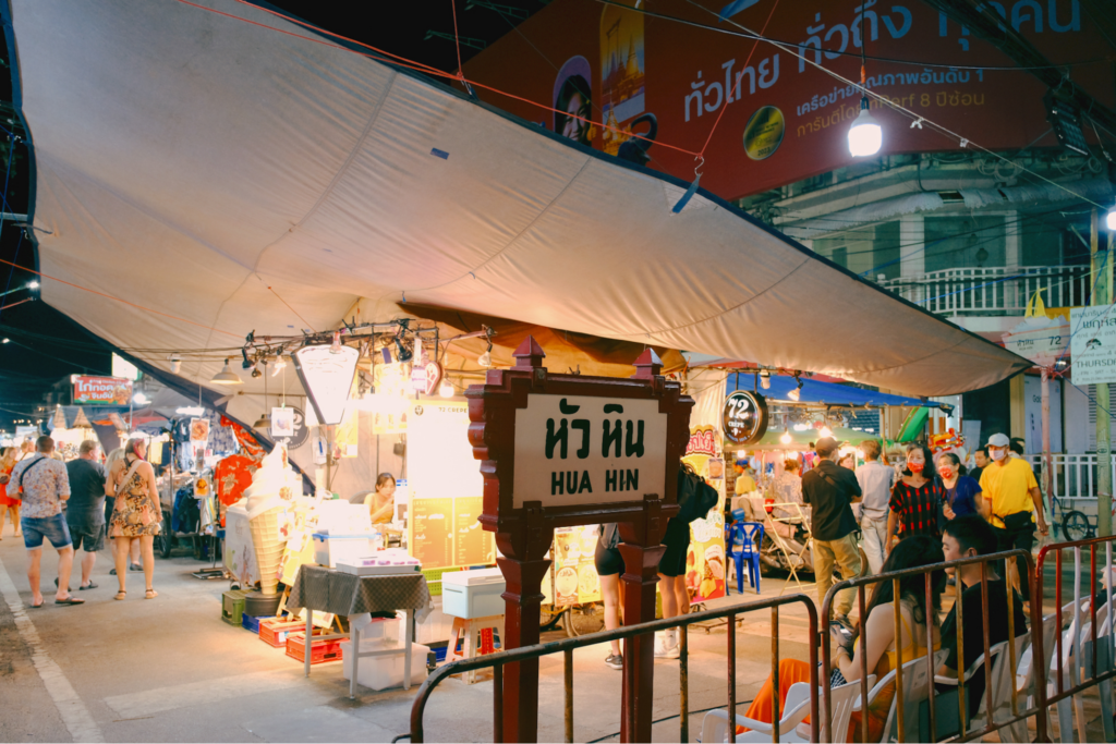 ถนนคนเดินหัวหิน เดินเล่นเพลิน แหล่งของกินหลากหลาย