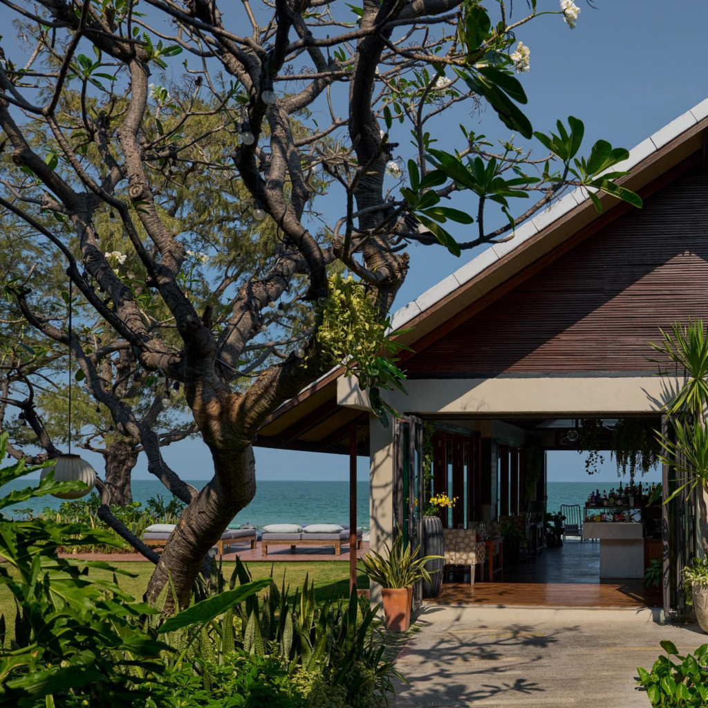 บรรยากาศร้านอาหารหัวหิน Let’s Sea Hua Hin’s Beach Restaurant