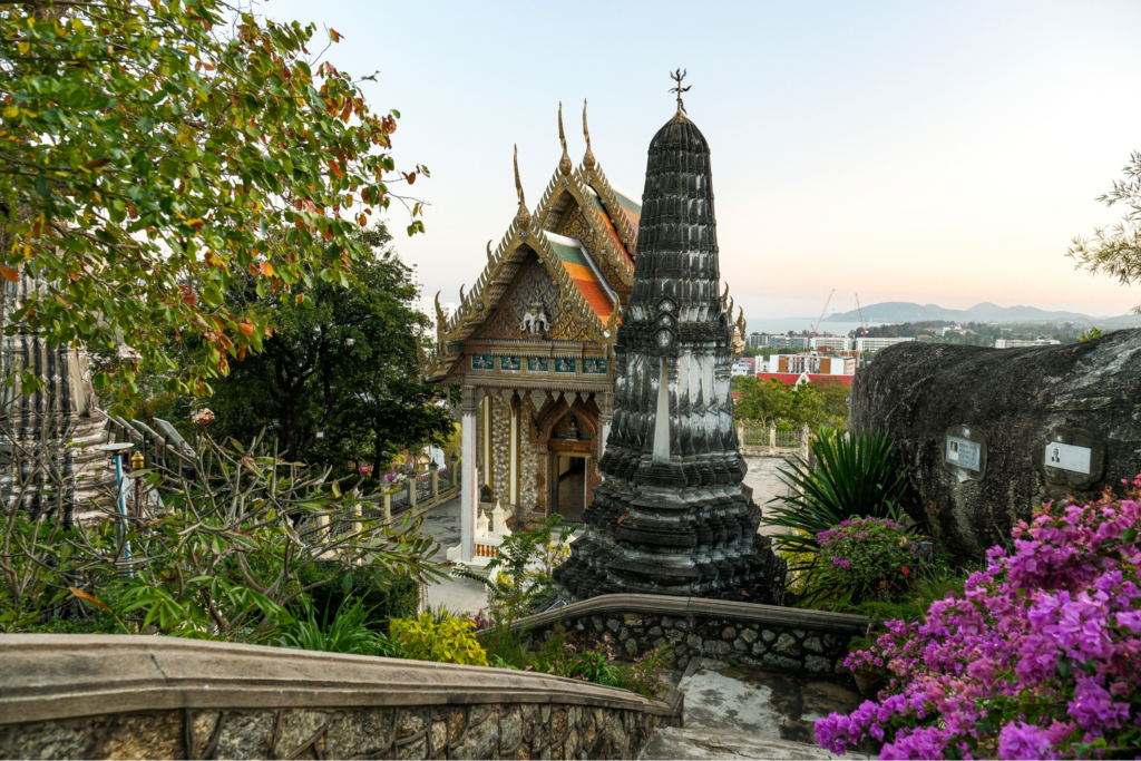 บรรยากาศไหว้พระหัวหิน วัดติดทะเลและเขา