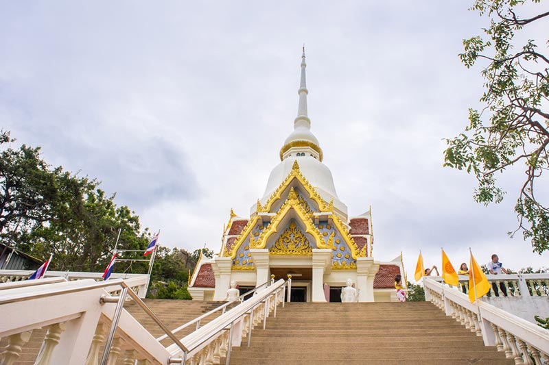 วัดหัวหิน ไหว้หลวงพ่อนาค วัดเก่าแก่กลางเมืองหัวหิน