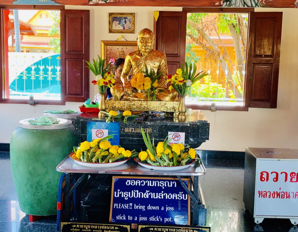 วิหารหลวงพ่อนาค วัดหัวหิน จุดไหว้พระขอพรยอดนิยมในหัวหิน