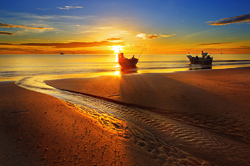หาดหัวหิน ชายหาดทรายขาวริมทะเลหัวหิน บรรยากาศยามเช้า