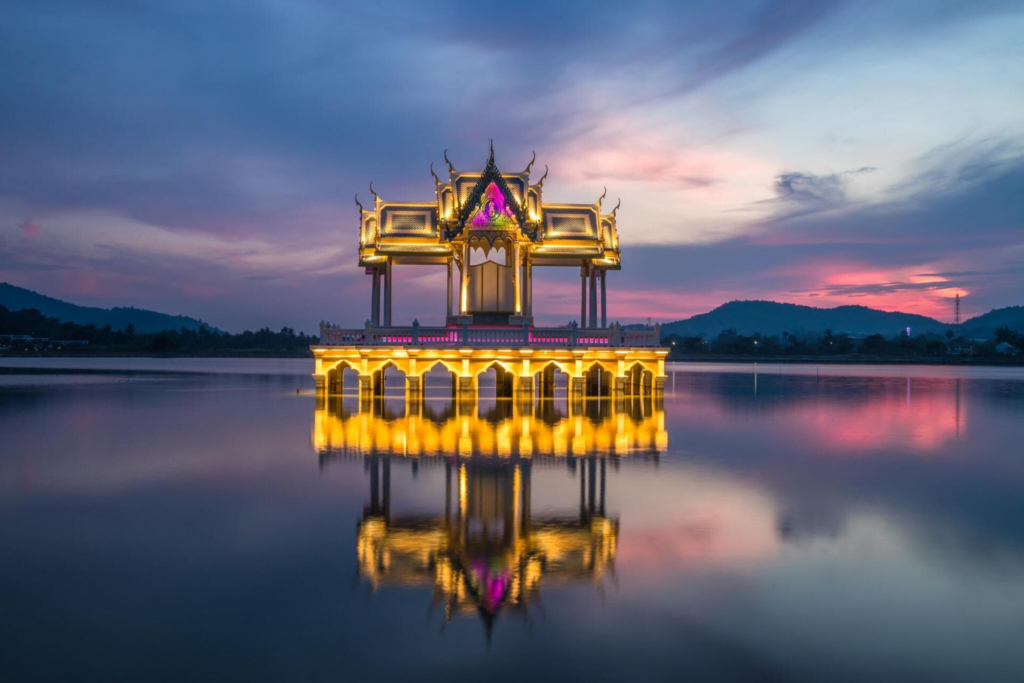 อ่างเก็บน้ำเขาเต่า หัวหิน วิวธรรมชาติสงบ รายล้อมด้วยภูเขาและผืนน้ำ