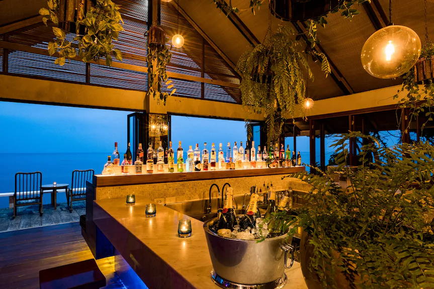 Beach Bar Let's Sea หัวหิน เปิดสาธารณะ 7pm Cocktail ริมทะเล
