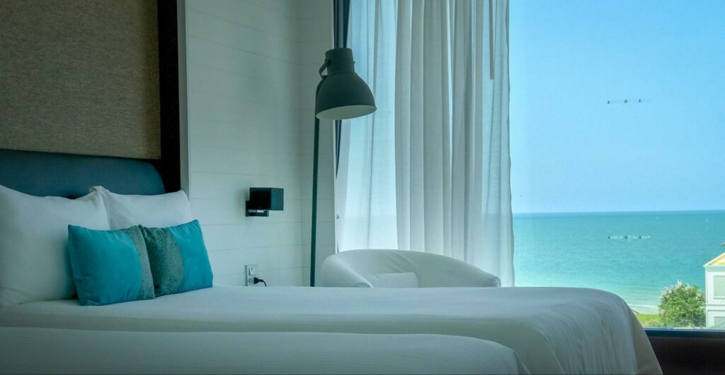 Loligo Resort Hua Hin สไตล์ Asian Tropical ติดชายหาดเขาตะเกียบ