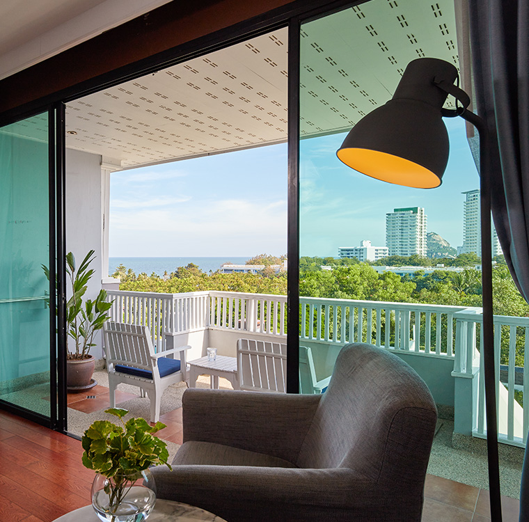 Mini Suite Sea and Horizon Balcony ห้องพักหัวหินวิวทะเลและขอบฟ้า