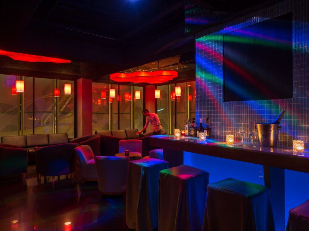 Sailors' Club บาร์ส่วนตัวสไตล์ Art Deco ใน Loligo Resort หัวหิน