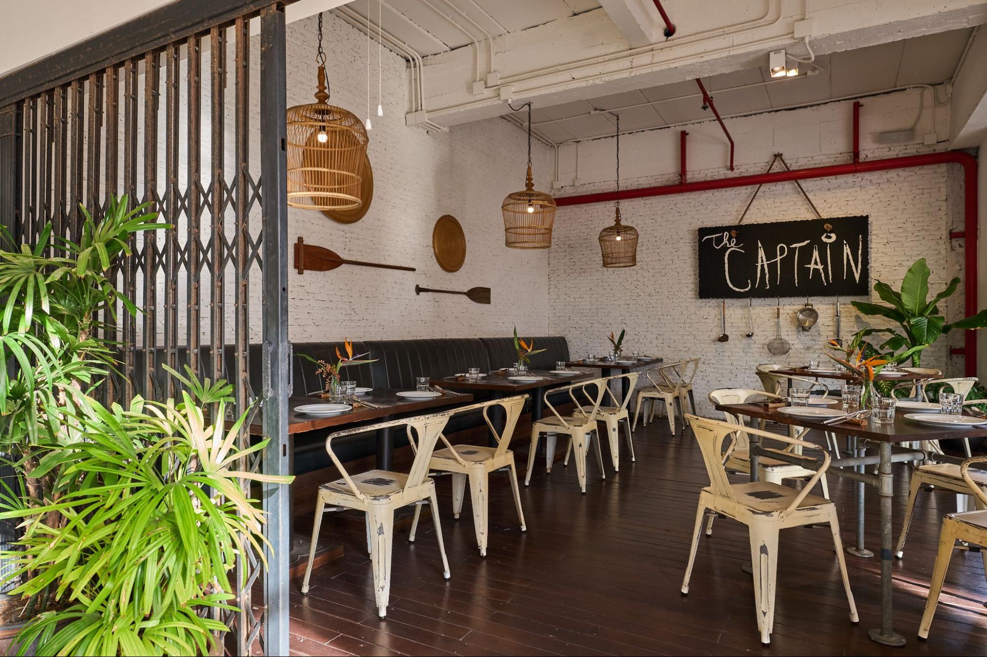 The Captain Restaurant ภายใน Loligo Resort
