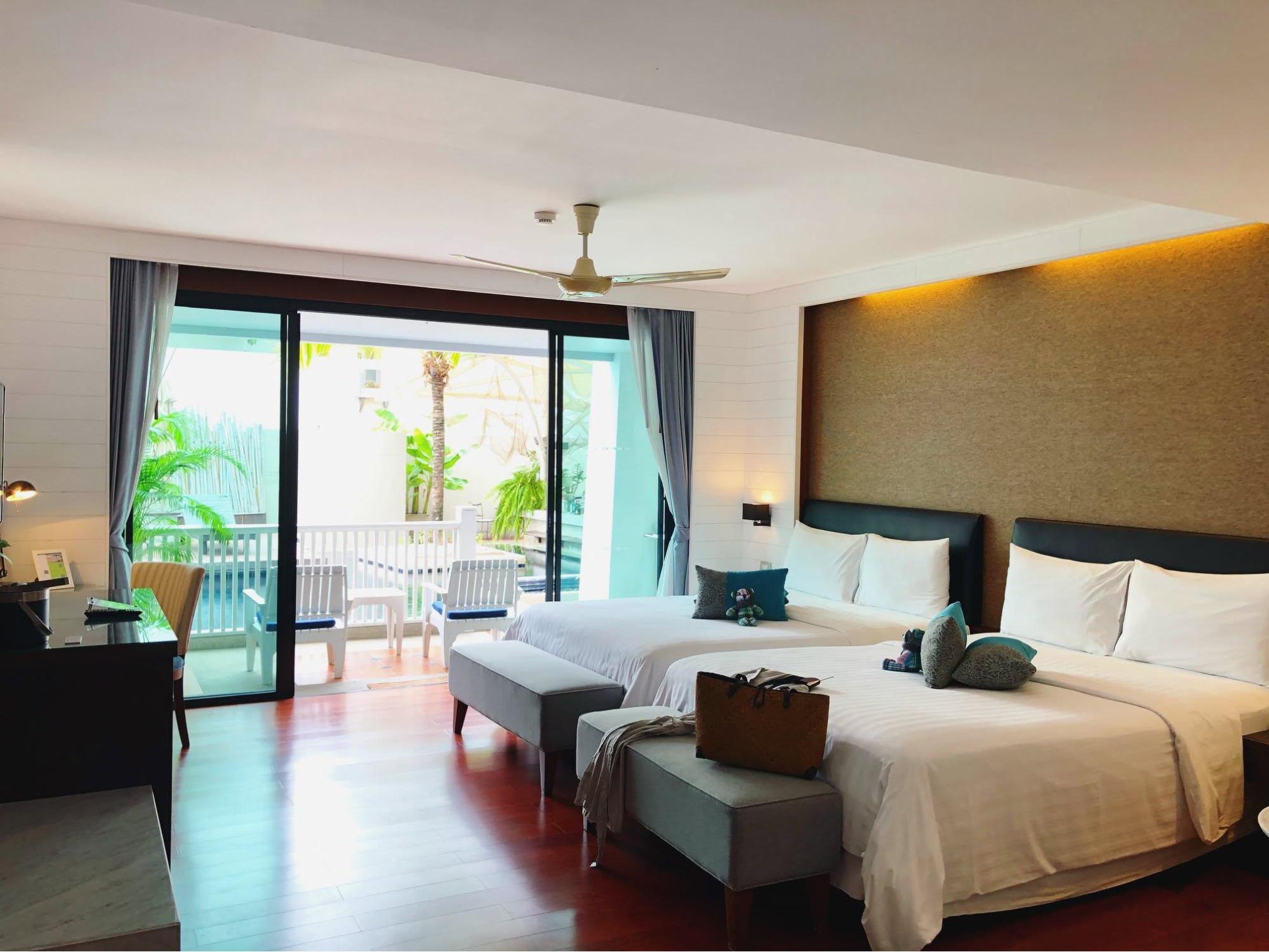 จอง Pool Access Loligo Resort หัวหิน