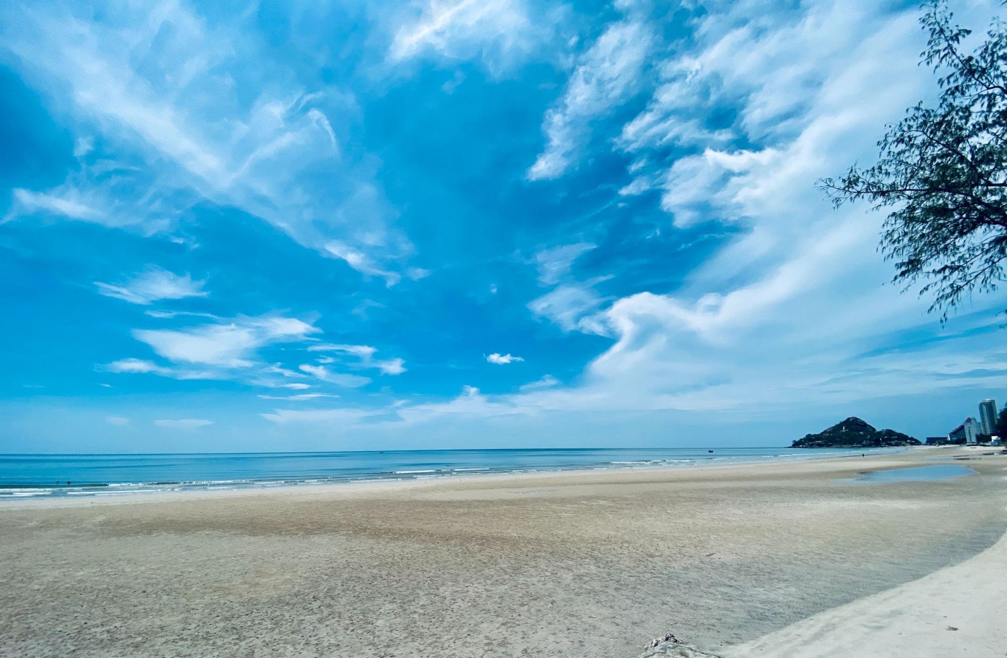 เปรียบเทียบหาดเขาตะเกียบกับหาดหัวหิน ความต่างของบรรยากาศ