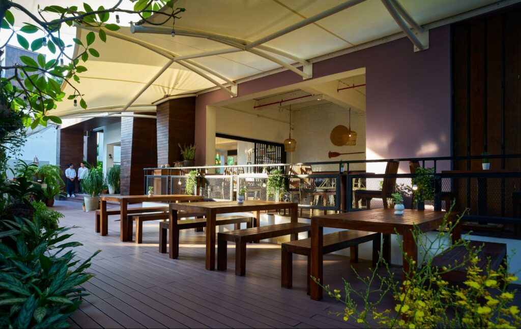 คาเฟ่หัวหินริมทะเล The Captain Restaurant