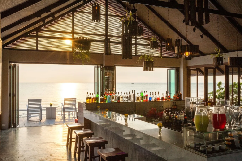 Beach Bar & Terrace Let's Sea หัวหิน