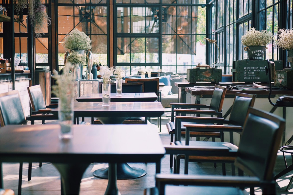 Garden Restaurant หัวหิน บรรยากาศสวนเขียว