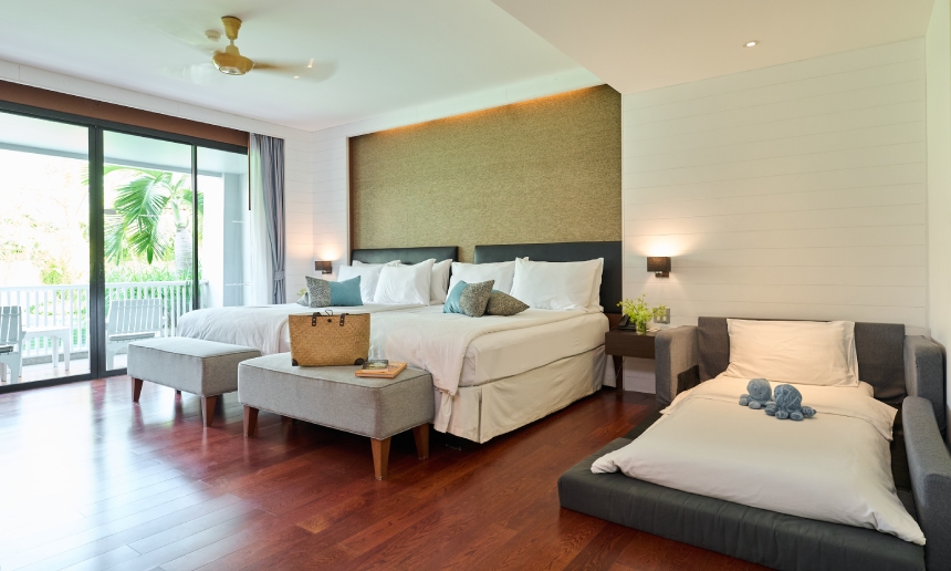 mini-suite-pool-access-balcony-slide-2