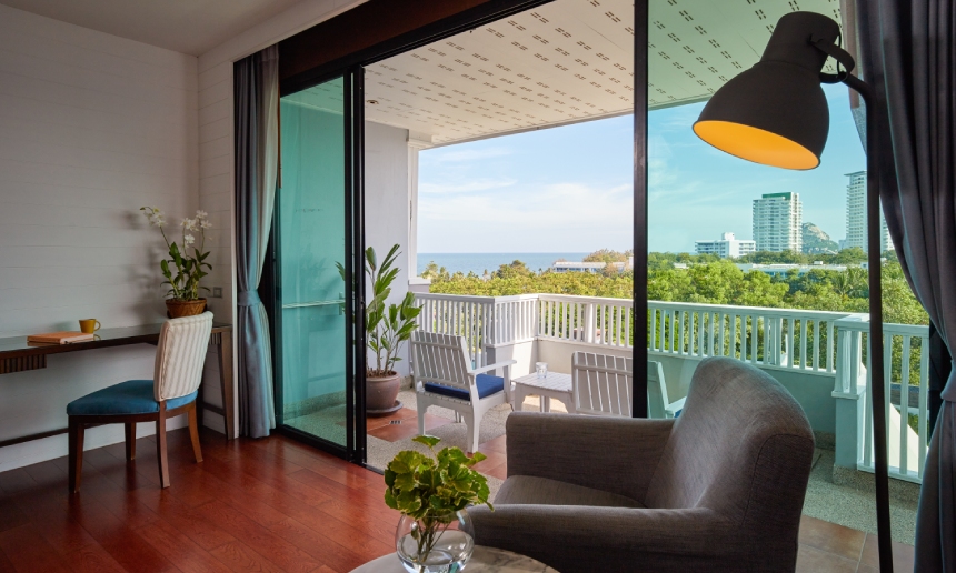mini-suite-sea-horizon-balcony-slide-4
