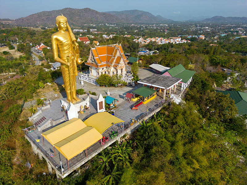 องค์พระสีวลีเถระ วัดเขาน้อย วัดดังหัวหินตั้งอยู่บนเนินเขา
