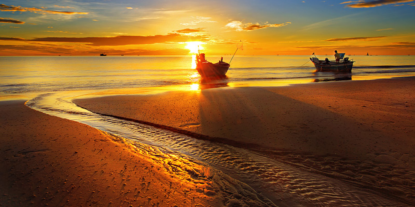 หาดหัวหิน ชายหาดทรายขาวริมทะเลหัวหิน บรรยากาศยามเช้า