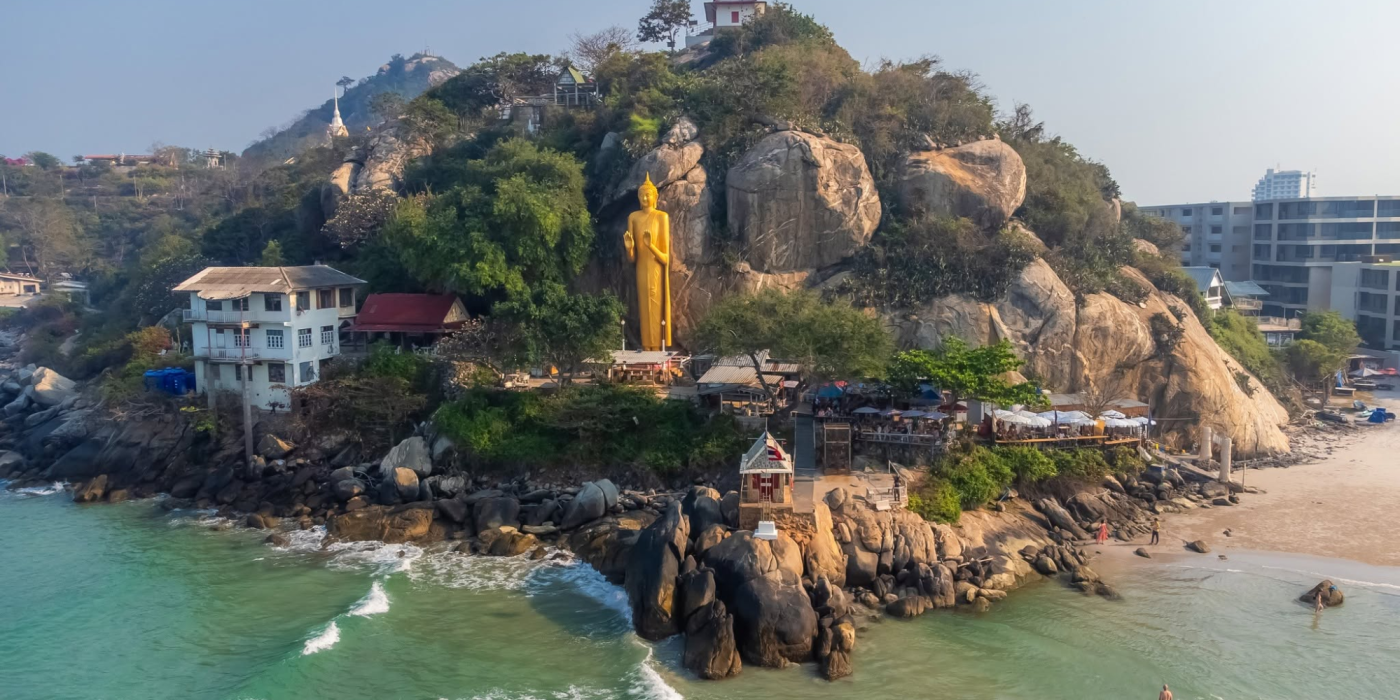 หาดเขาตะเกียบ หัวหิน ทรายขาวน้ำใส ภูเขาด้านหลัง